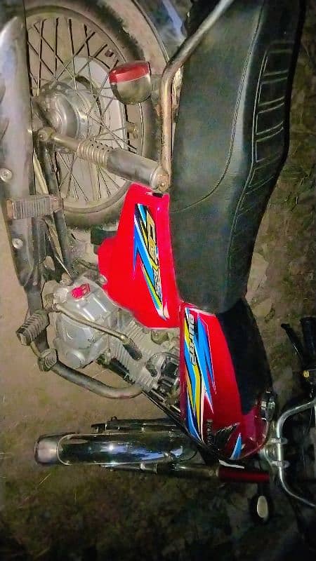 Honda 125 hai 18 modal argent sale Karna hai koi masla ni 10by8 condi 2