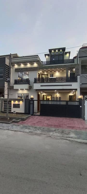 7 Marla beautiful house for sale in Jinnah garden 0