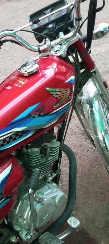 I m selling my bike cg 125 smoth sound 4