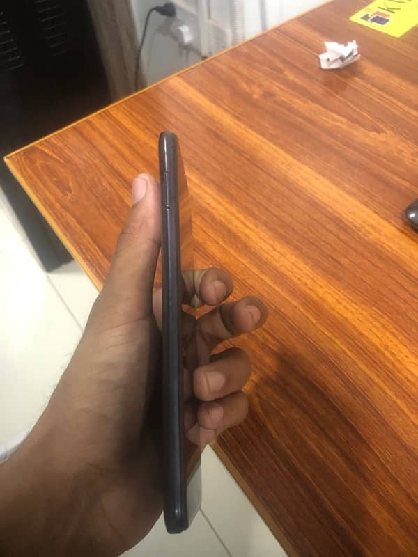 Infinix hot 9 play 4/64 2