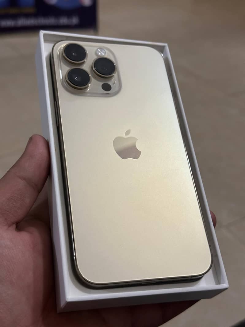 Iphone 14 pro max Gold Color with box and cable 5