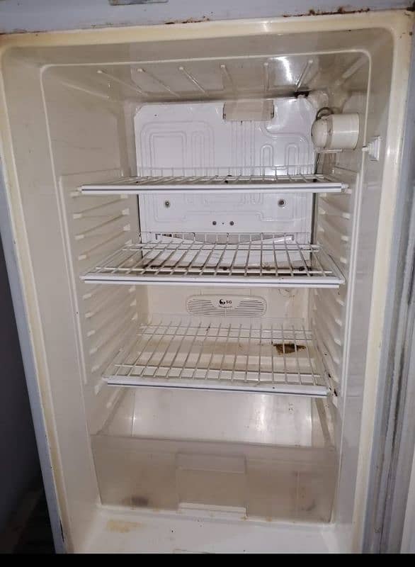 SG refrigerator very good condition 1