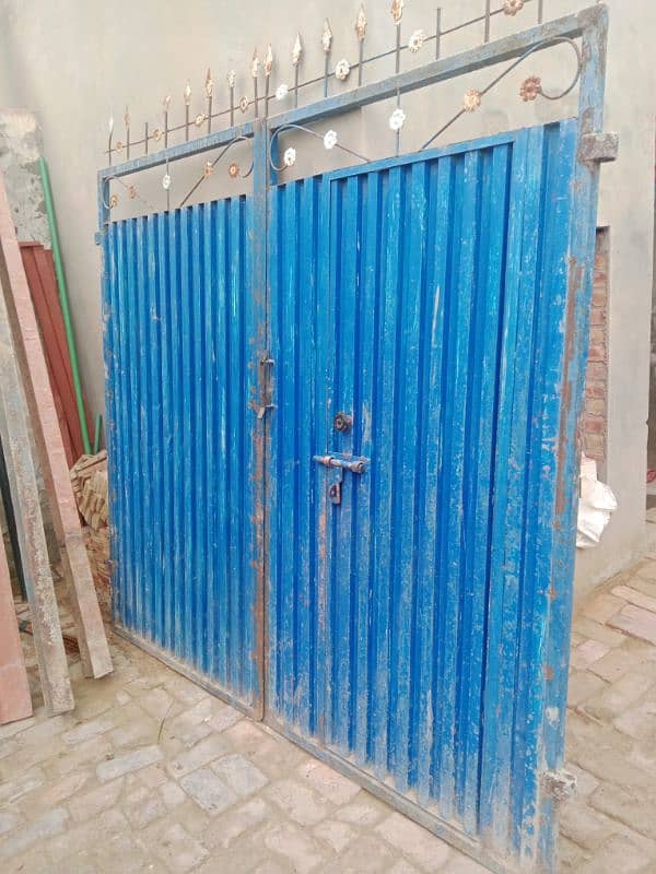 Home Door 7 by 7 bilkul saf hai 1