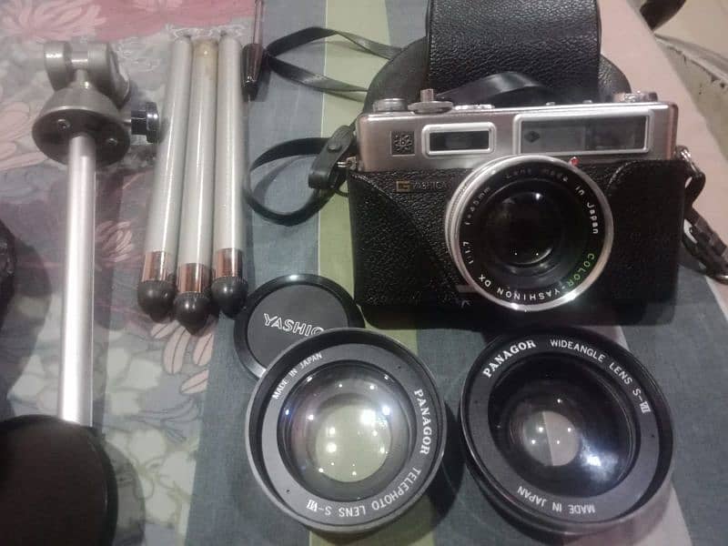 yashica camera full kit. . . 1