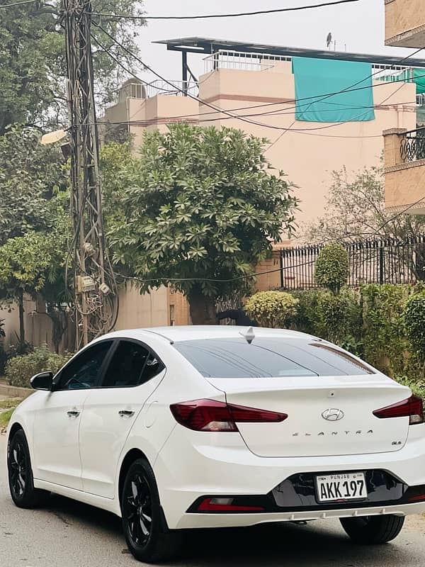 Hyundai Elantra 2021 /22 4