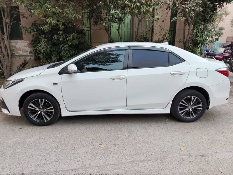 Toyota Corolla Altis 2017 Super White 2