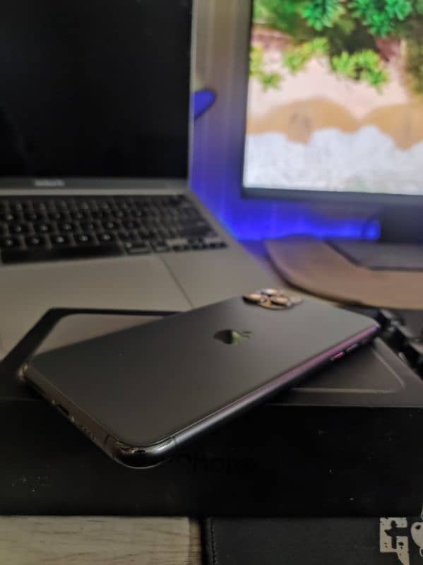 iPhone 11 Pro Max | 256GB | Sims Working 2