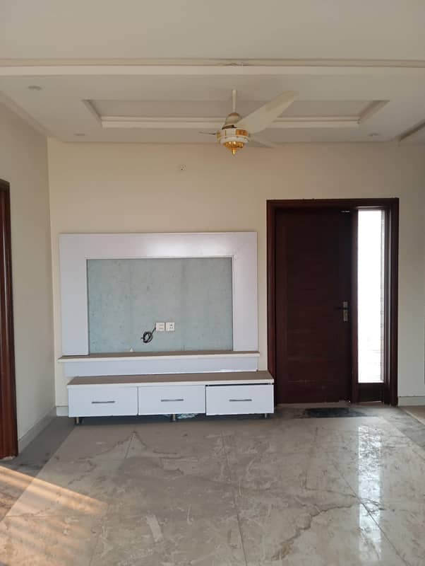 10 Marla House for rent In Citi Housing Sargodha Road Faisalabad. 1