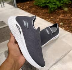 Man's Casual Skechers Contact: 03290570110