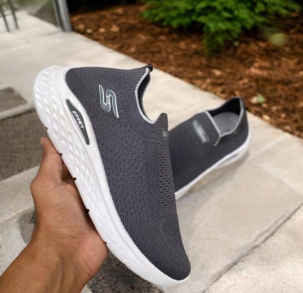 Man's Casual Skechers Contact: 03290570110 0