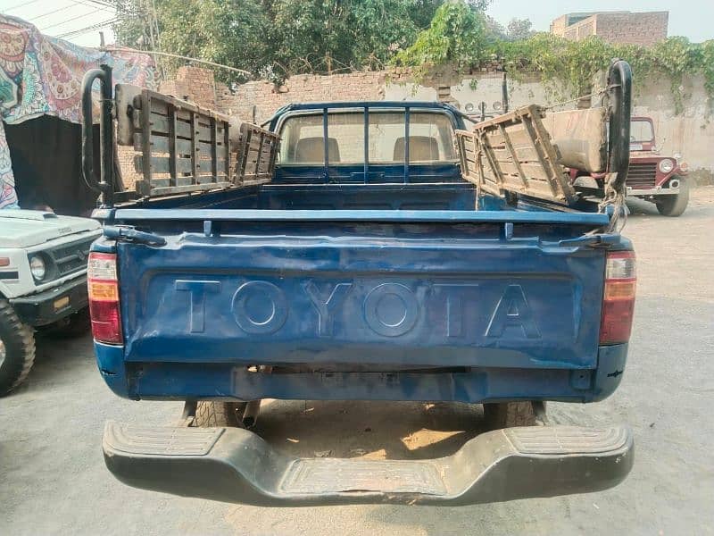 Toyota Hilux 4X4 2001 1