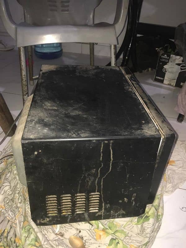 DAWLANCE MICROWAVE OVEN FOR SALE. . . . . 1