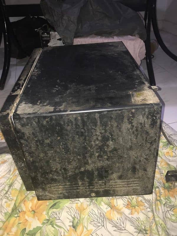 DAWLANCE MICROWAVE OVEN FOR SALE. . . . . 3