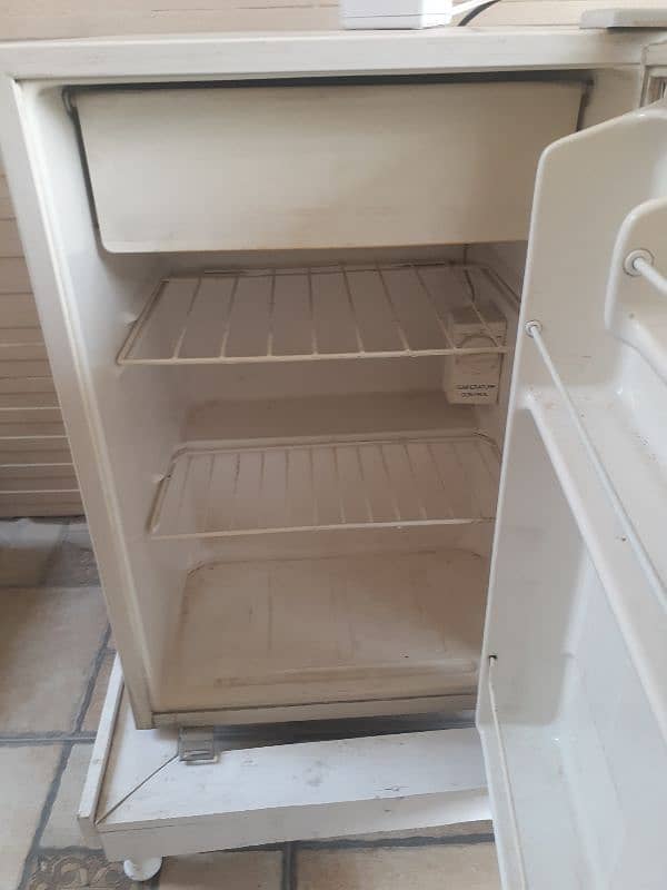 samsung mini room fridge 2