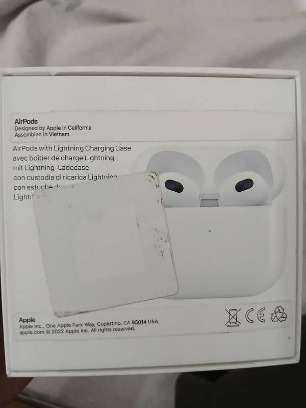 Apple Airpods 3rd generation lightning connector 2