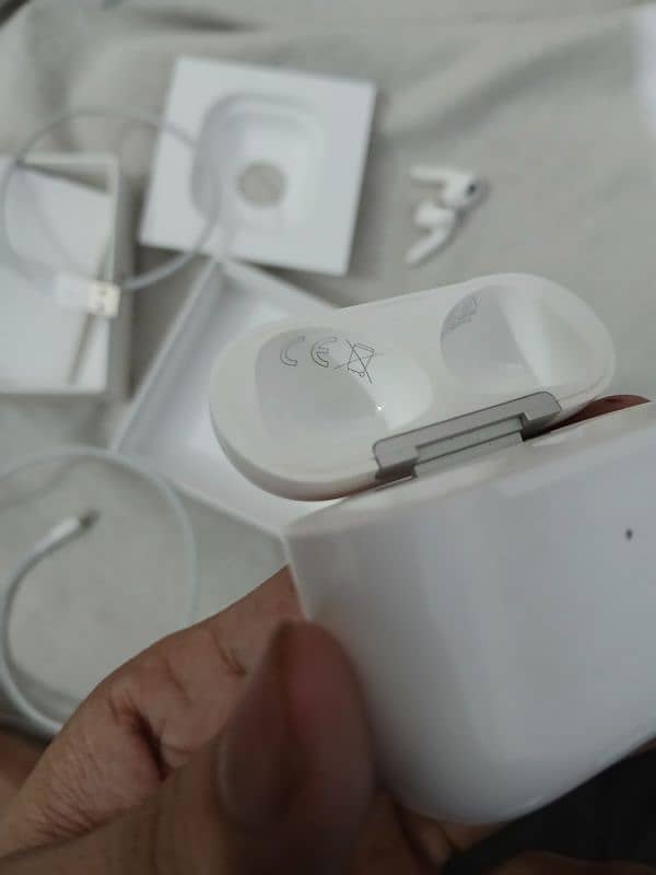 Apple Airpods 3rd generation lightning connector 7