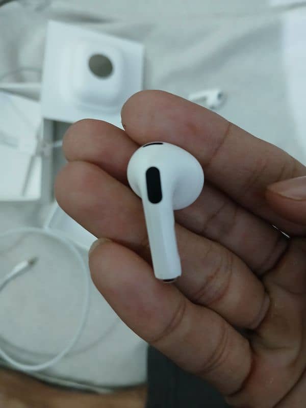 Apple Airpods 3rd generation lightning connector 9