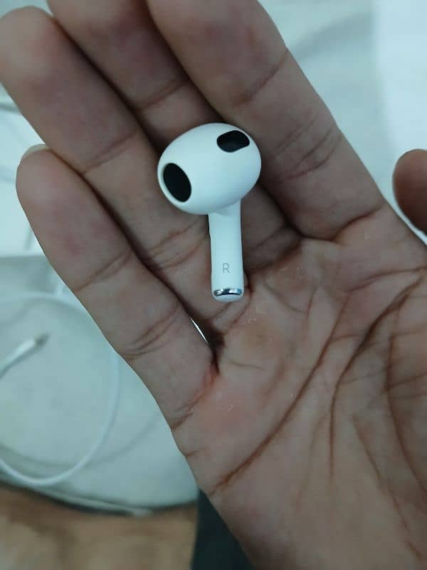 Apple Airpods 3rd generation lightning connector 10