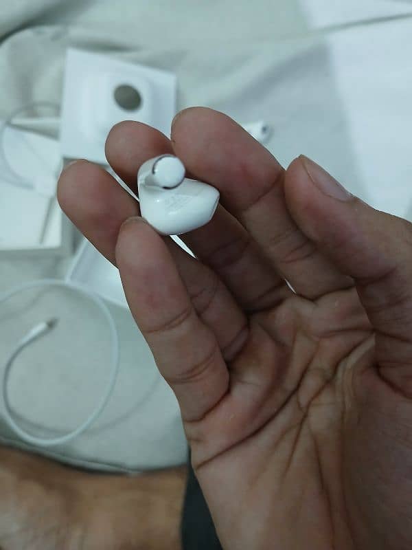 Apple Airpods 3rd generation lightning connector 11