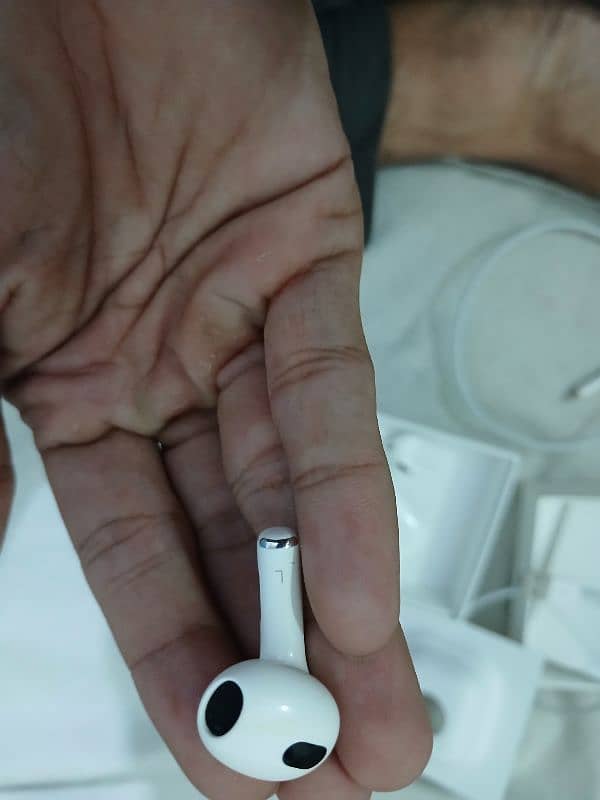 Apple Airpods 3rd generation lightning connector 13