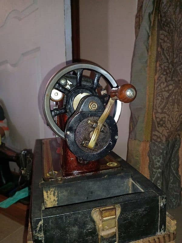 original sweing machine of Q CHEERING . 3