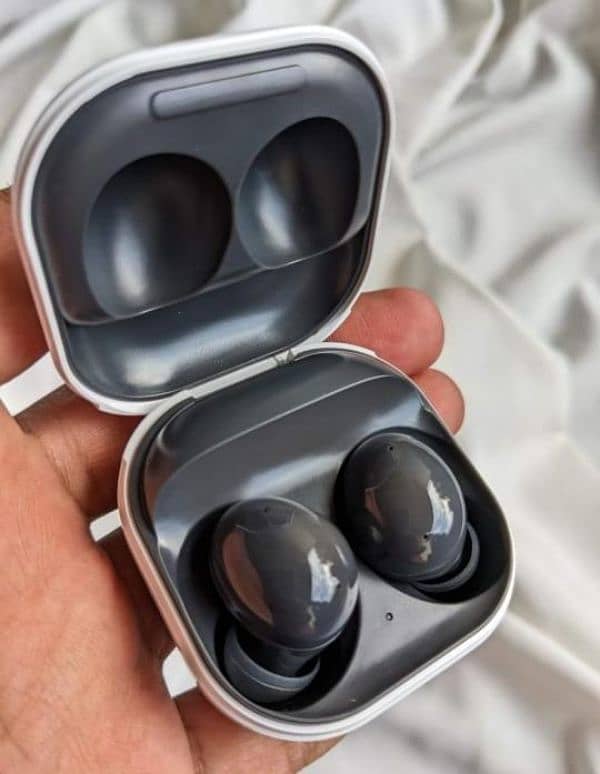 wireless earbuds 2