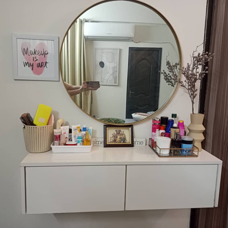 Mirror with floating vanity table 2