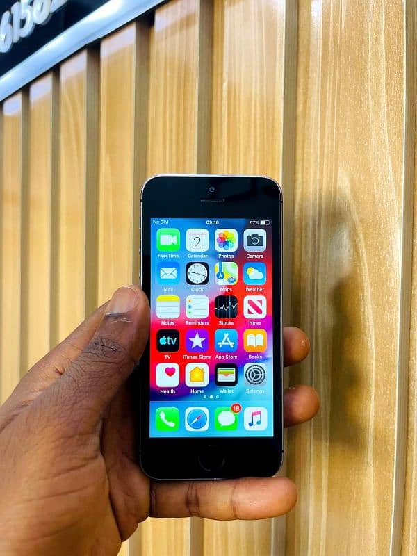 iPhone 5s Stroge 64 GB PTA approved for sale 03252452771 1