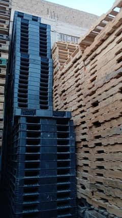 Industrial Pallets stock in Pakistan | Plastic & Wooden pallets