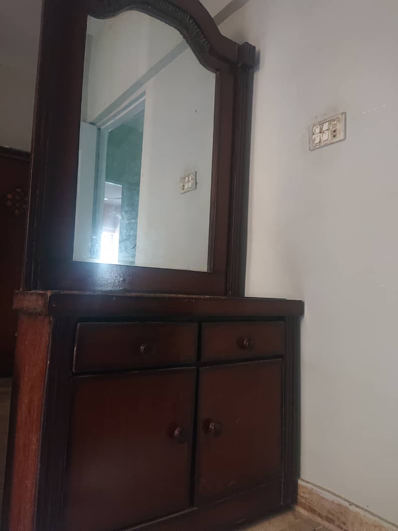 Good condition home used dressing for Sell Gulistan-e-Jauhar Block 18 1