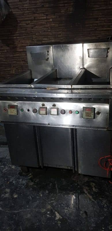 32 Liter Automatic Fryer 0