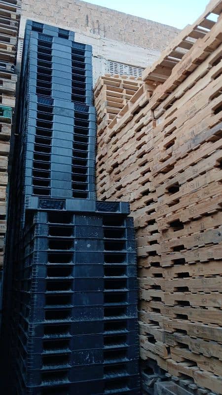 Plastic & wooden pallets in Pakistan - New & used storage pallets 1