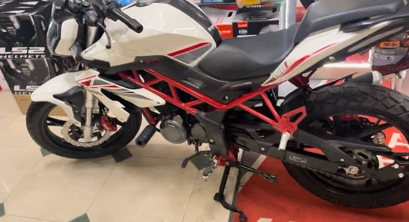 Benelli TNT 150i 2021, 11000km, Karachi Reg 9