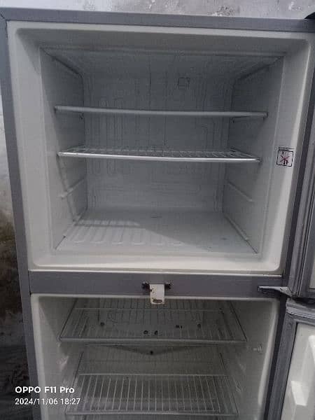 Large size  freezer Dawlancs. . . 2