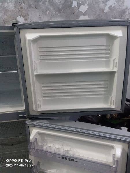 Large size  freezer Dawlancs. . . 5