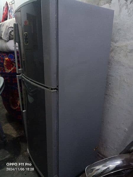 Large size  freezer Dawlancs. . . 6