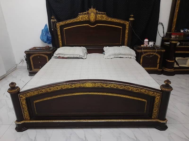 Wooden Bet Set (King Size Bed) with 2 side tables and dressing 0