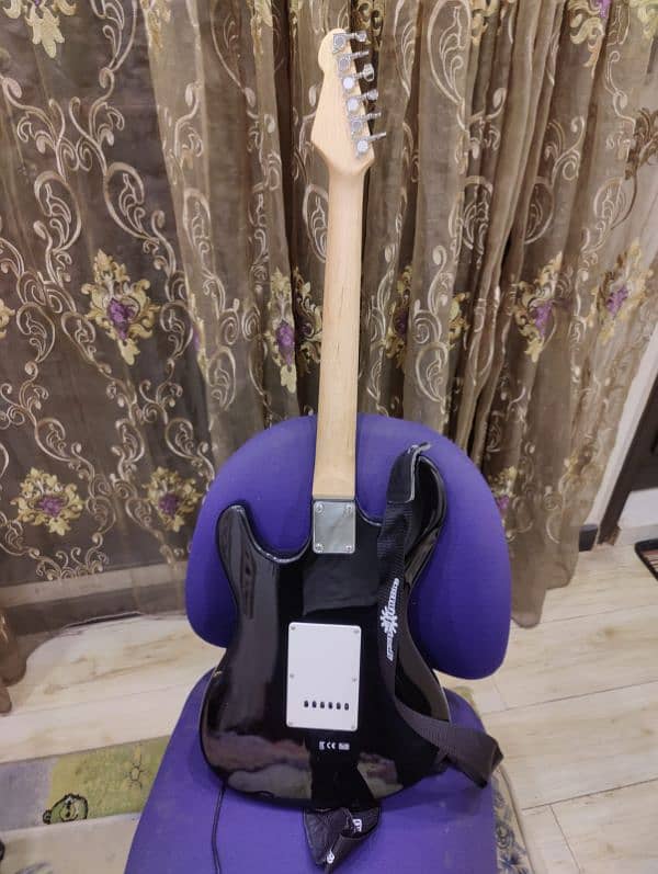 Electric guitar new condition 3