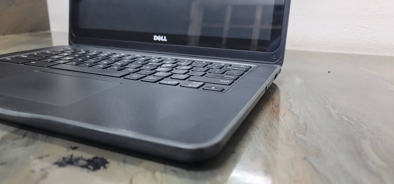 Dell Chromebook 3380 - 4/16 - Touchscreen 1