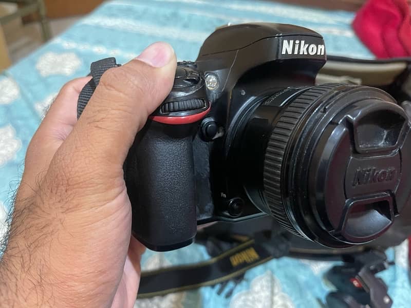 Nikon 610 full frame with 2 lenses 0