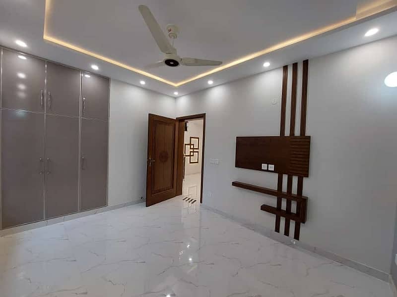 A BEAUTIFUL 5 MARLA HOUSE FOR RENT IN AA BLOCK SECTOR D BAHRIA TOWN LAHORE 24