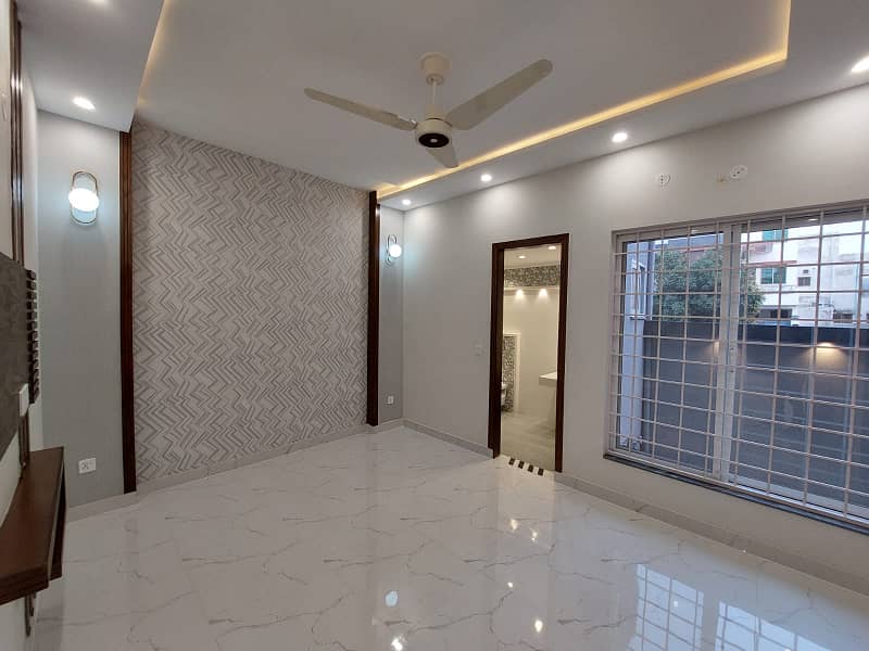 A BEAUTIFUL 5 MARLA HOUSE FOR RENT IN AA BLOCK SECTOR D BAHRIA TOWN LAHORE 28