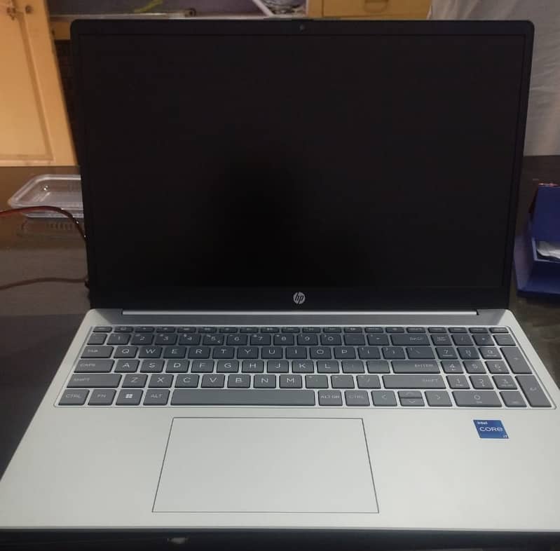 HP Laptop 15-fd0346nia only whatsapo 1