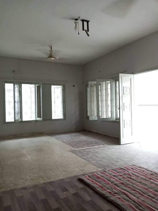 CORNER BANGLOW AVAILABLE FOR RENT AT PRIME LOCATION OF N. NAZIMABAD 6