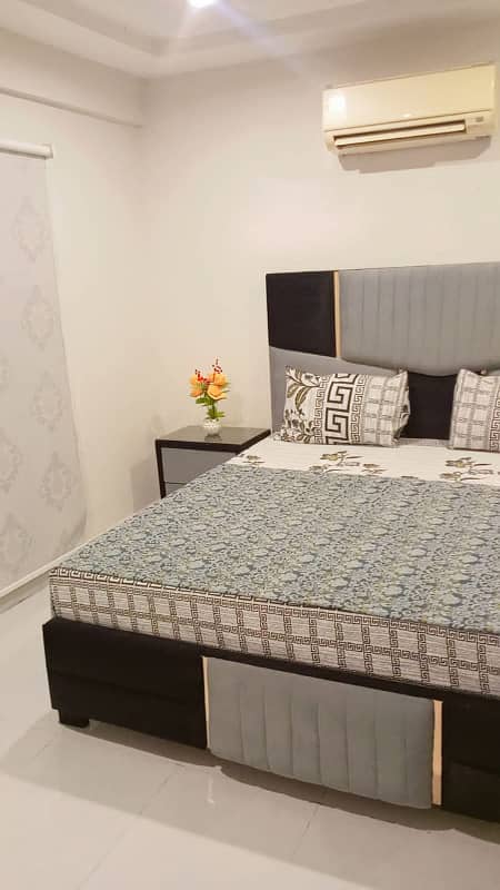 One bedroom daily basis laxusry apartment short stay bahria town 0