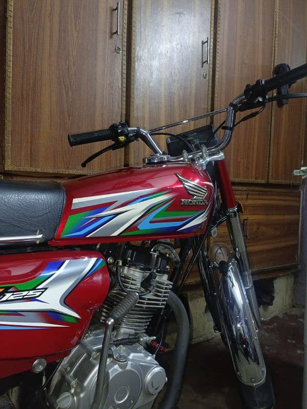 HONDA 125 2023 MODEL GOOD CONDITION ISLAMABAD NUMBER 6