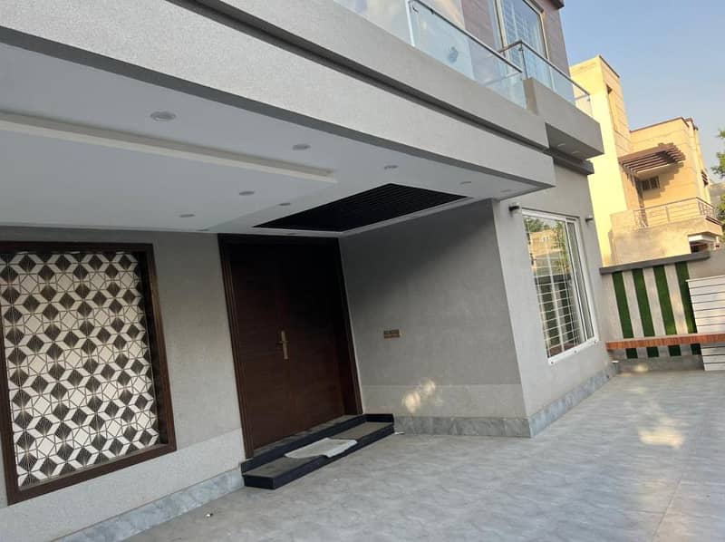 10 Marla Like Brand New Luxury House Available For Sale In Bahria Town Lahore. 1