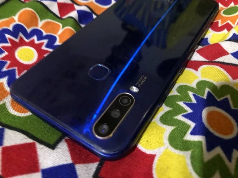 Vivo 1901 4-64gb Urgent Sale with Charger Tatal Orgional 0