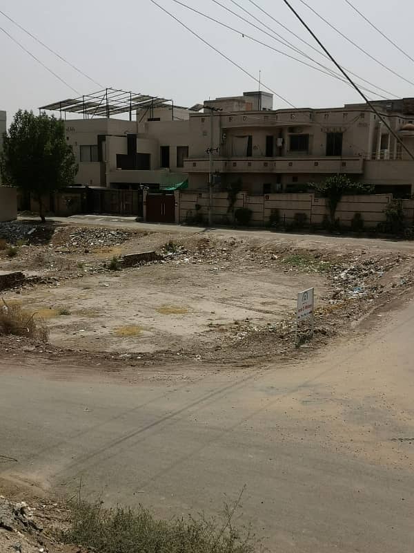 20 Marla Corner Plot For Sale,Main Sadiq Canal Road Ryk 0