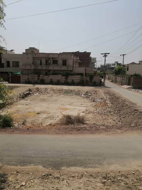 20 Marla Corner Plot For Sale,Main Sadiq Canal Road Ryk 11